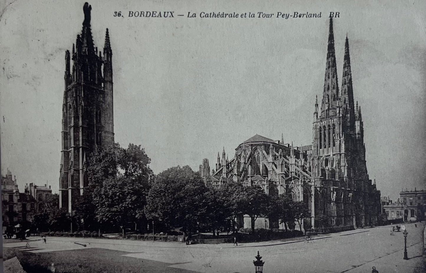CPA FR33 Bordeaux - La Cathédrale et la Tour Pey-Berland BR