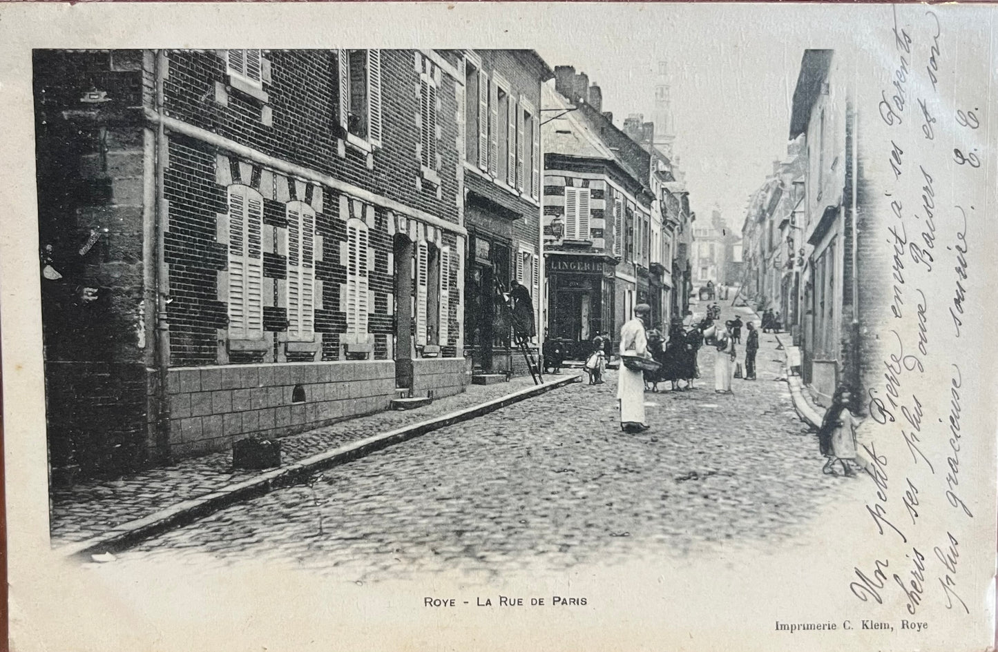 CPA FR80 Roye - La rue de Paris