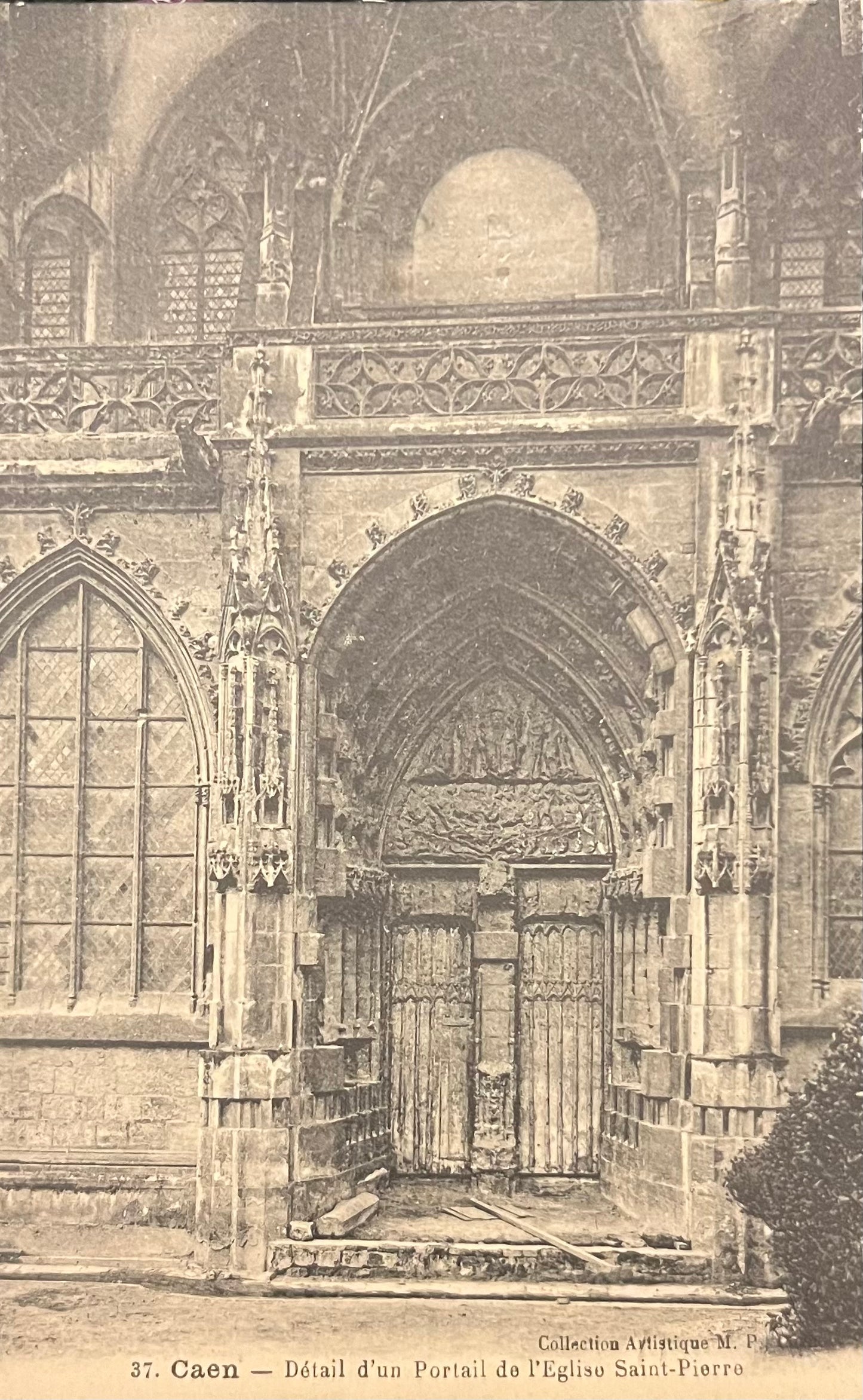 CPA FR14 Caen - Détail d’un Portail de l’Église Saint-Pierre