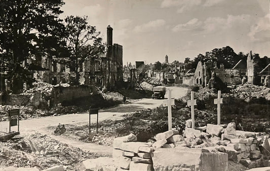 CPA FR14 Caen - À travers les ruines, la nouvelle rue… sans nom