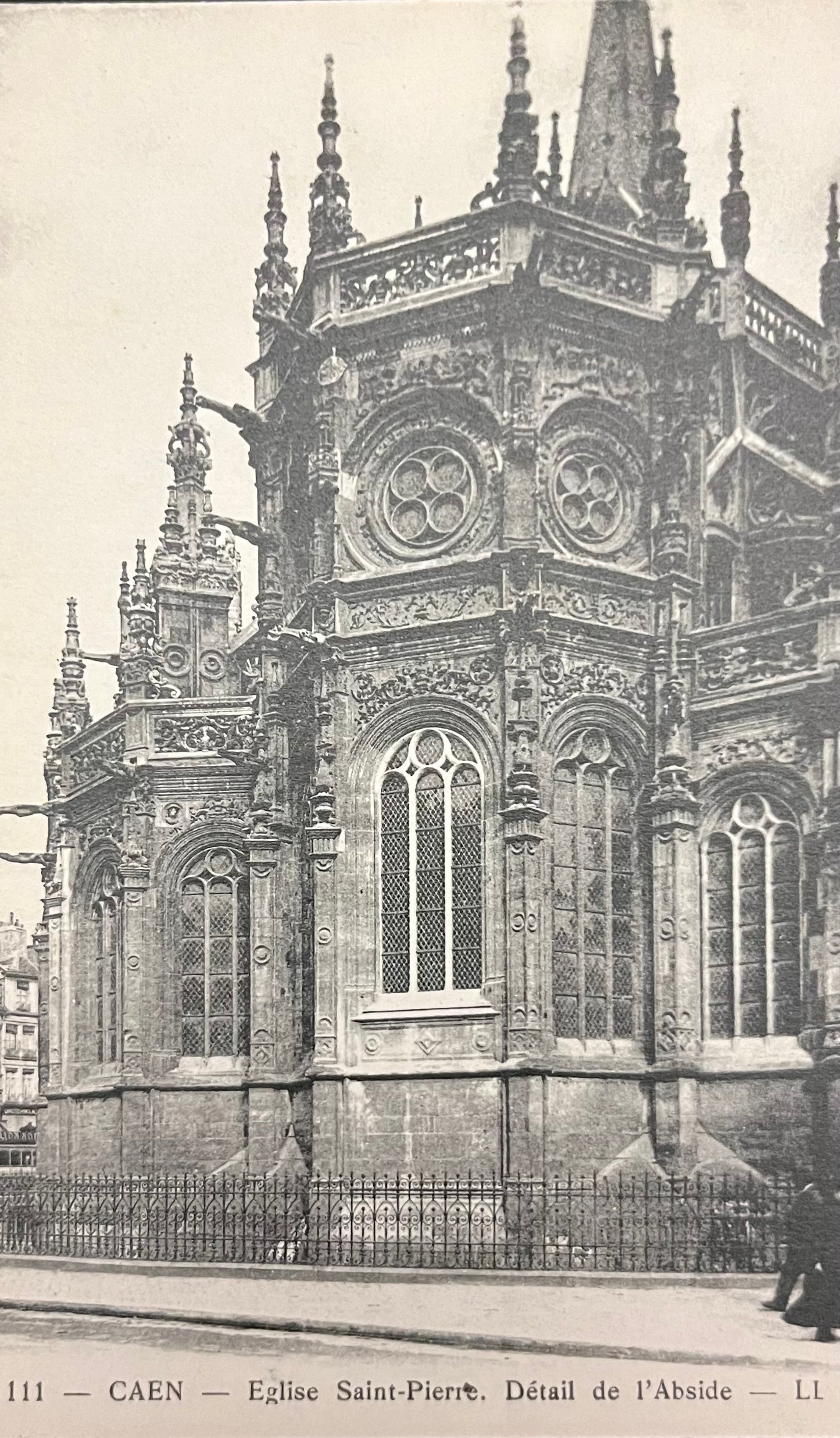 CPA FR14 Caen - Église Saint-Pierre. Détail de l’Abside