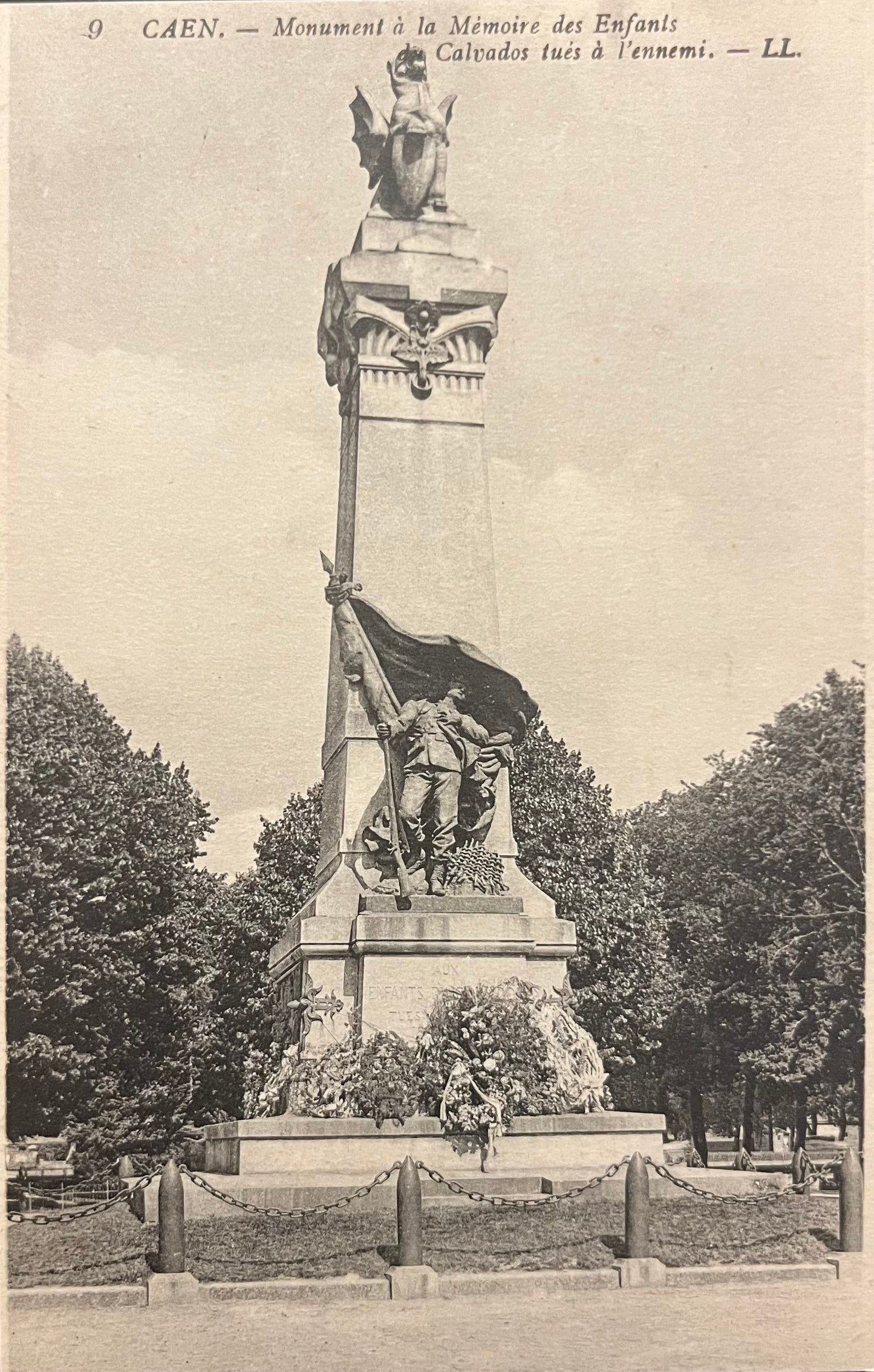 CPA FR14 Caen - Monument à la mémoire des Enfants du Calvados tués à l’ennemi - LL