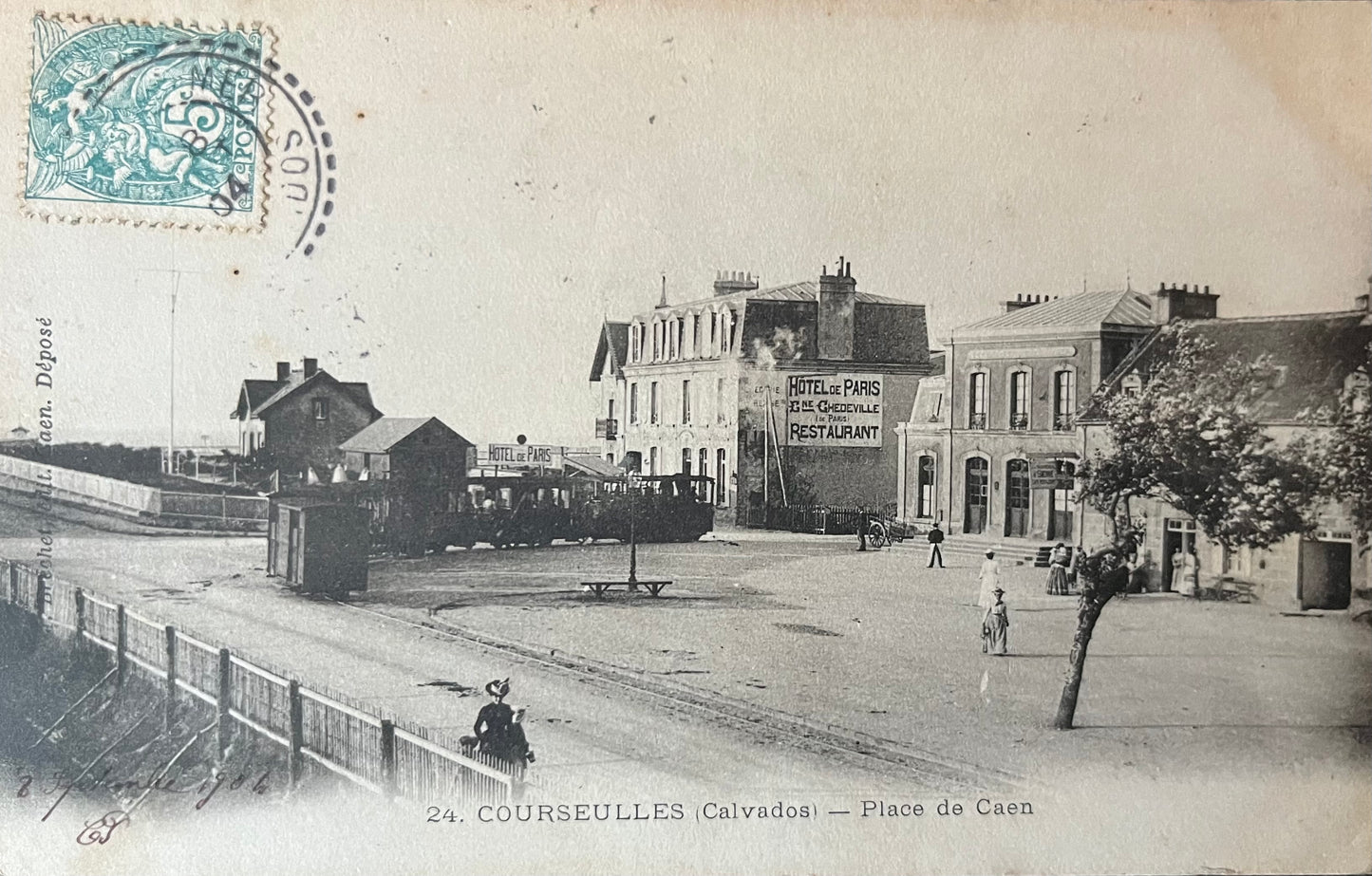 CPA FR14 Courseulles (Calvados) - Place de Caen