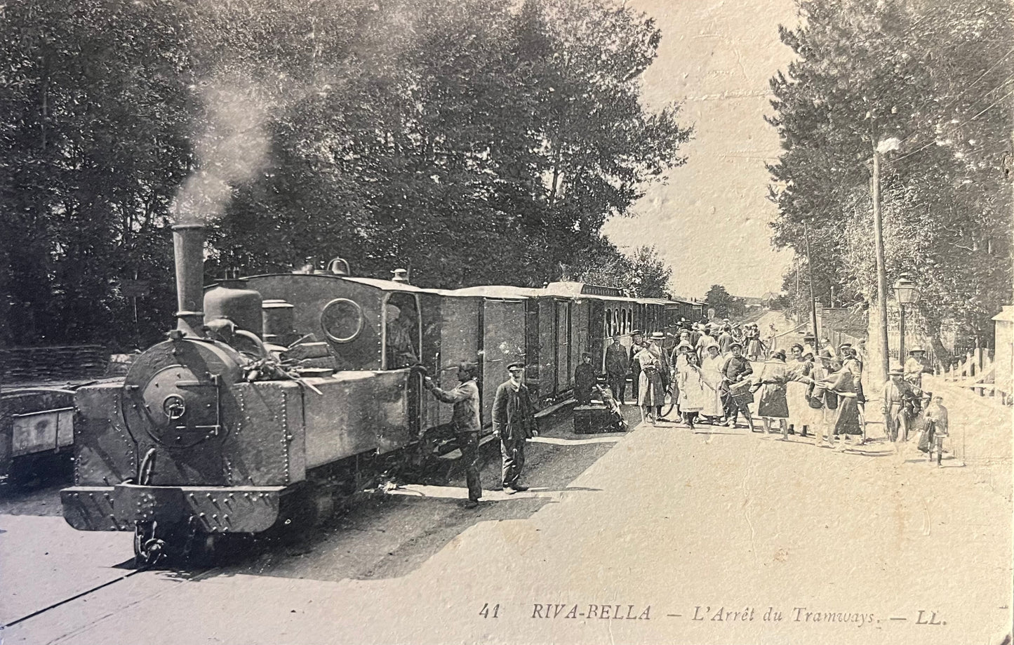 CPA FR14 Riva-Bella - L'Arrêt du Tramways - LL