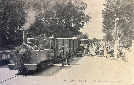 CPA FR14 Riva-Bella - L'Arrêt du Tramways - LL