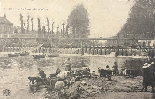 CPA FR14 Caen - La Passerelle et l’Orne