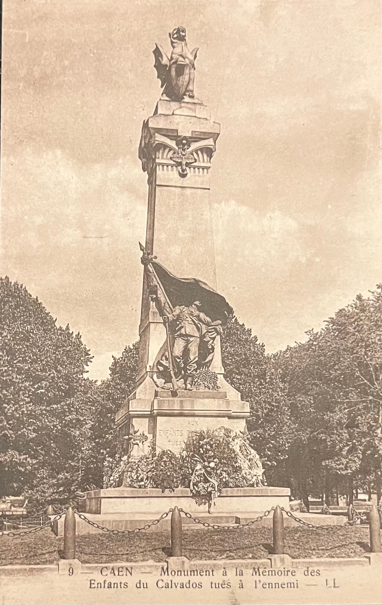 CPA FR14 Caen - Monument à la Mémoire des Enfants du Calvados tués à l’ennemi - LL