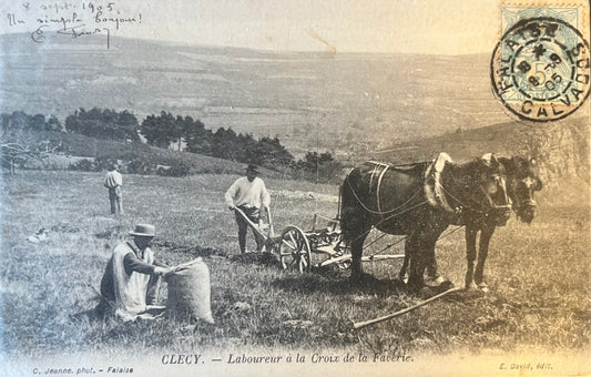 CPA FR14 Clecy - Laboureur à la Croix de la Faverie