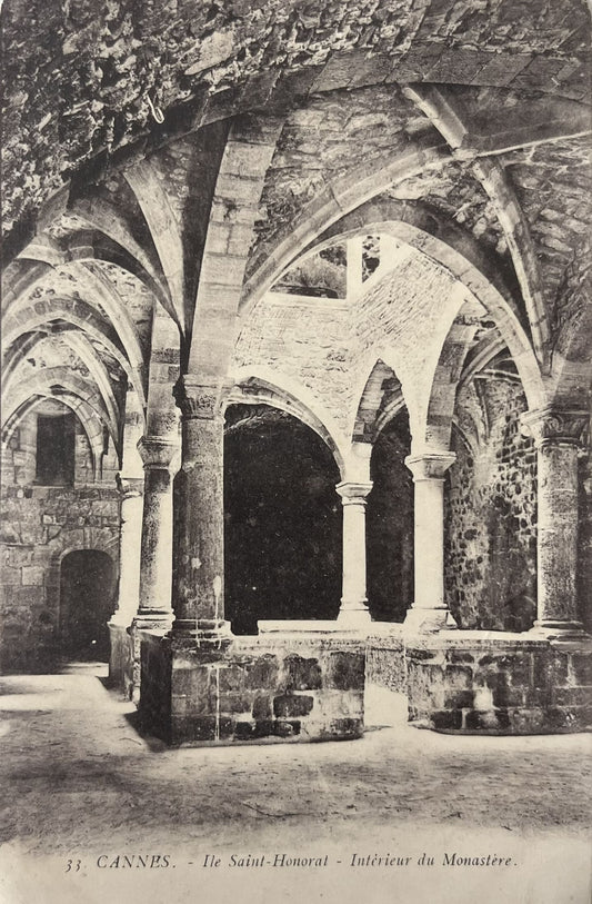 CPA FR06 Cannes - Ile Saint-Honorat - Intérieur du Monastère