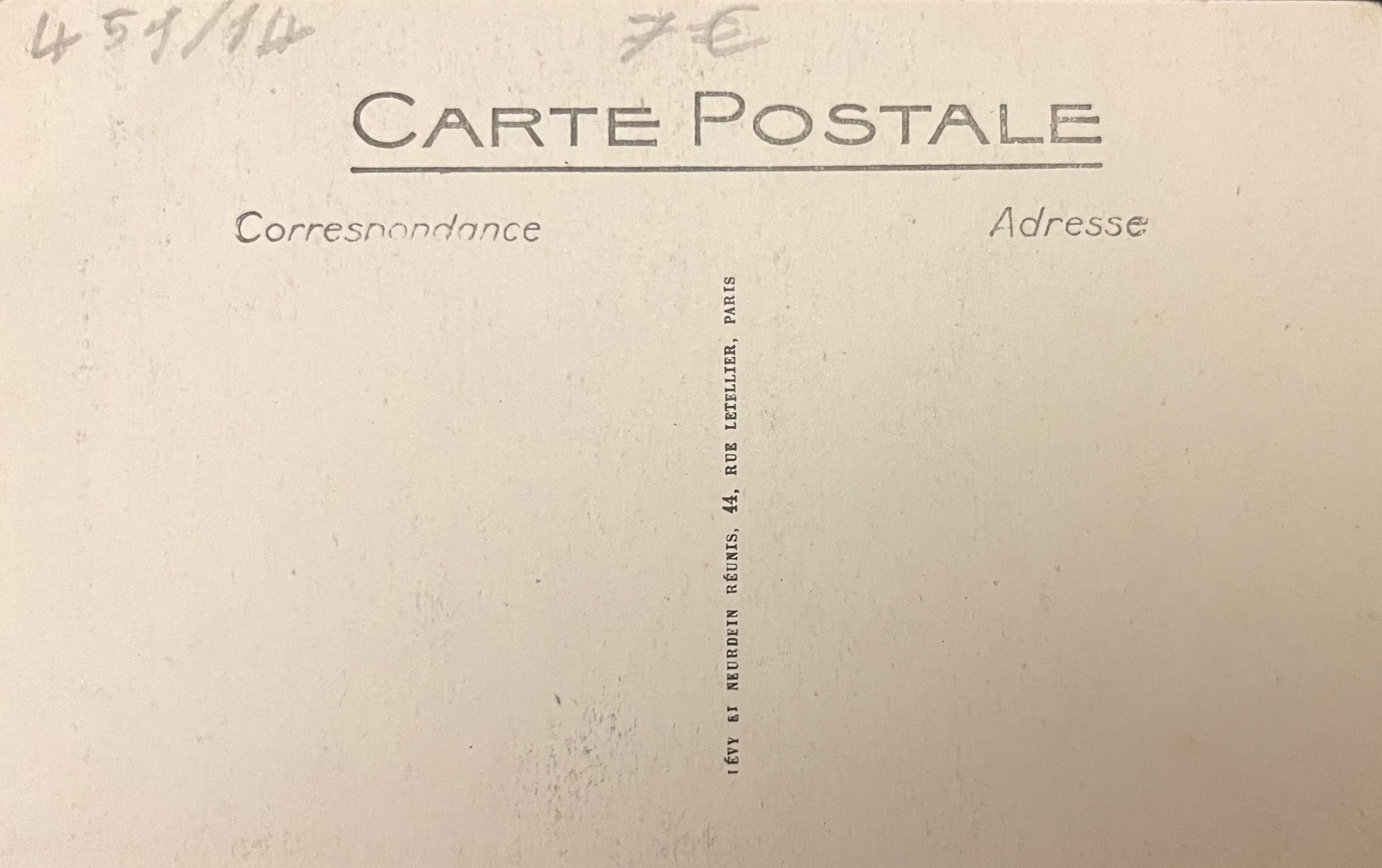 CPA FR14 Caen - La Rue Porte-au-Berger - ND