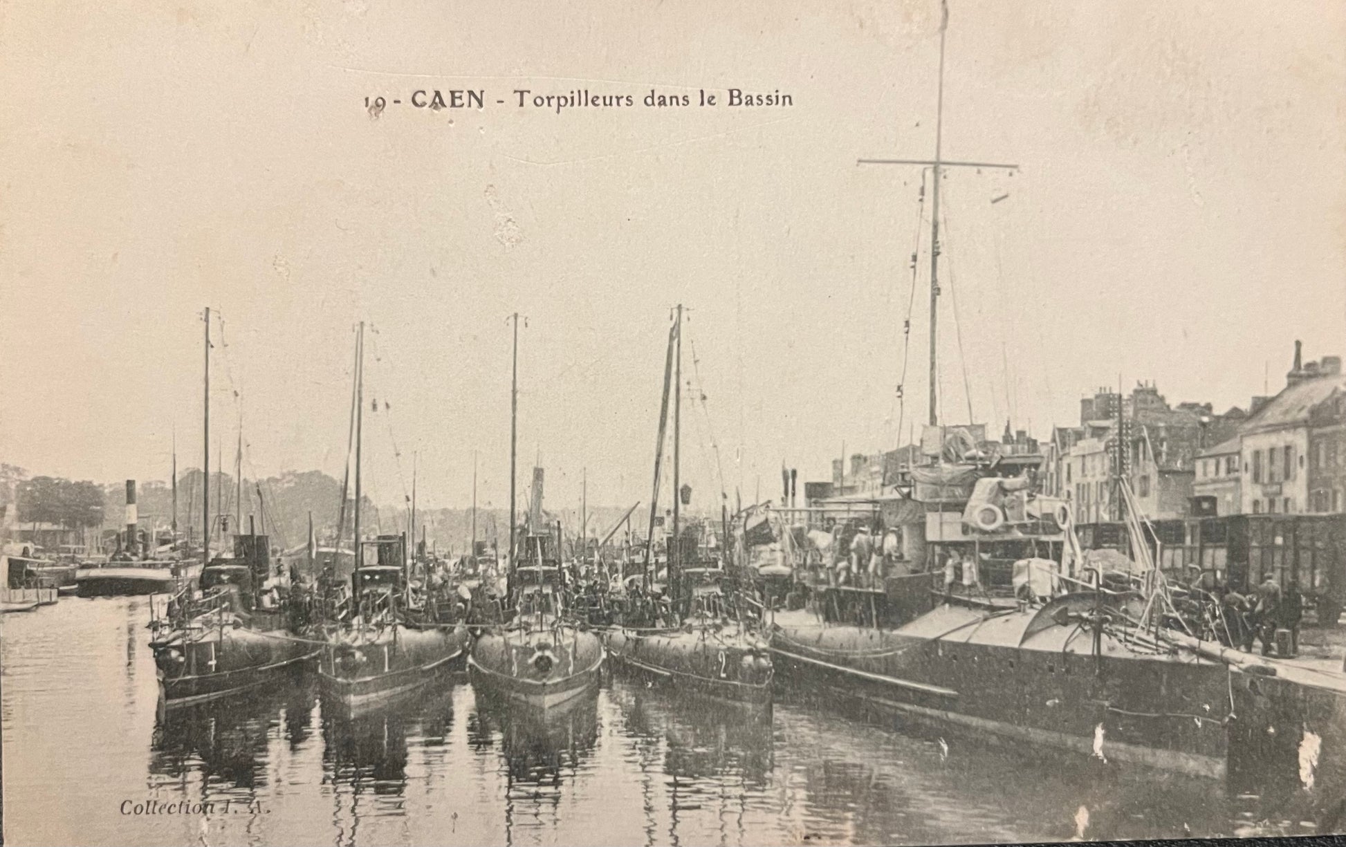 CPA FR14 Caen - Torpilleurs dans le Bassin