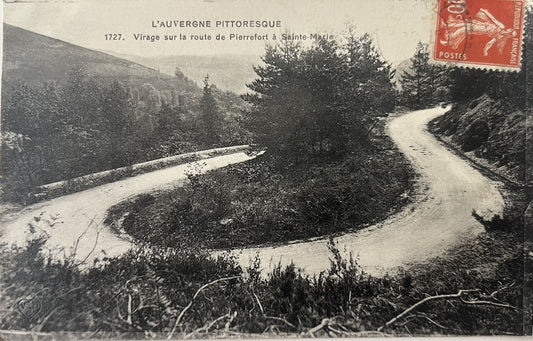 CPA FR15 L'auvergne Pittoresque - Virage sur la route de Pierrefort à Sainte-Marie