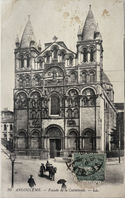 CPA FR16 Angoulême - Façade de la Cathédrale - LL