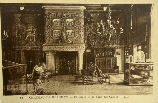 CPA FR29 Château de Keriolet - Cheminée de la Salle des Gardes - ND