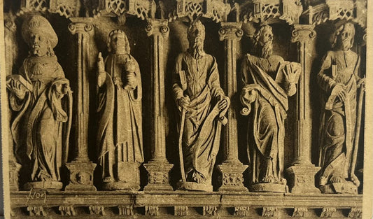 CPA FR29 Guimiliau (Finistère) - Intérieur du Porche de l'Eglise - Statues des Apôtres