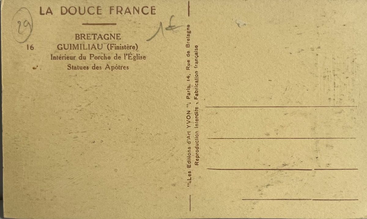 CPA FR29 Guimiliau (Finistère) - Intérieur du Porche de l'Eglise - Statues des Apôtres