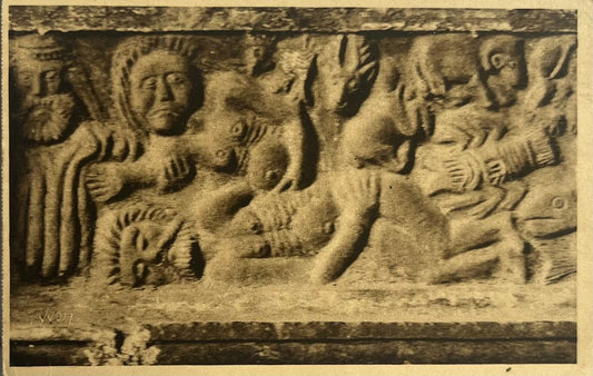 CPA FR29 Guimiliau (Finistère) - Motif du Porche de l'Eglise (La Création de la femme sortant du flanc de l'homme)
