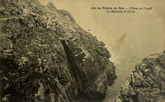 CPA FR29 La Pointe du Raz - L'Enfer de Plogoff, la cheminée du Diable
