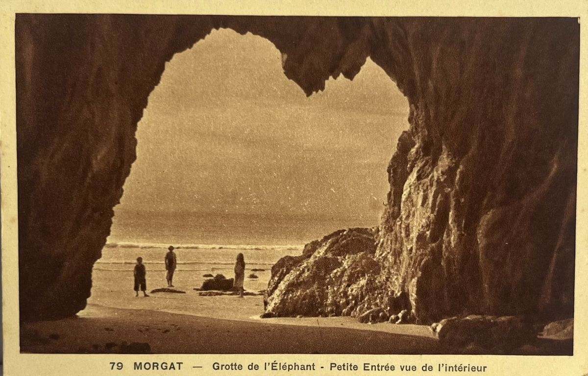 CPA FR29 Morgat - Grotte de l'Eléphant - Petite Entrée vue de l'intérieur