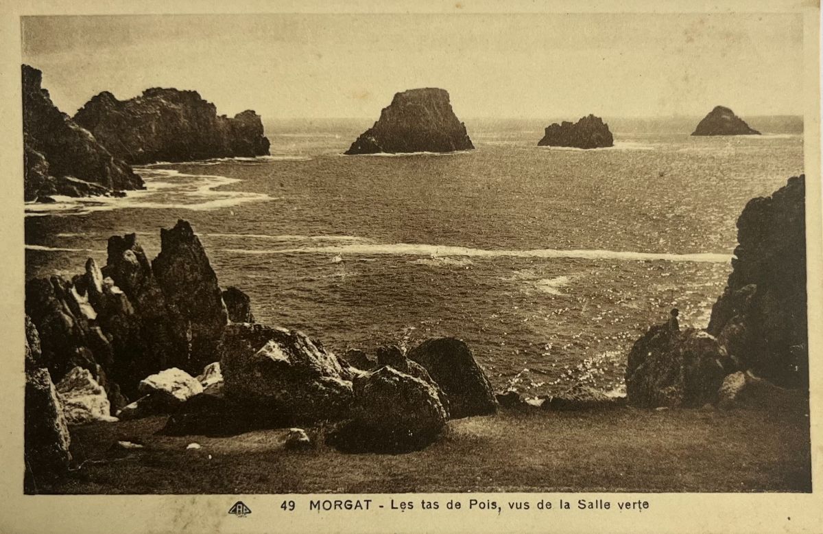 CPA FR29 Morgat - Les tas de Pois, vus de la Salle verte