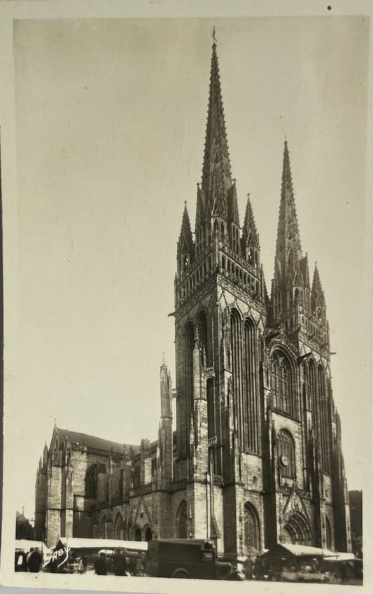 CPA FR29 Quimper - La Cathédrale Saint Corentin