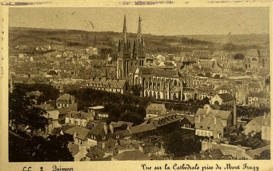 CPA FR29 Quimper - Vue sur la Cathédrale prise du Mont Frugy