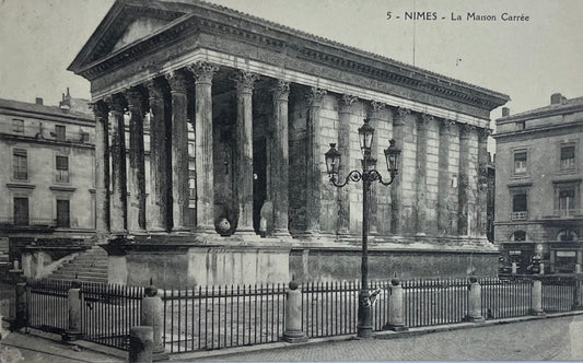 CPA FR30 Nimes - 5 - La Maison Carrée