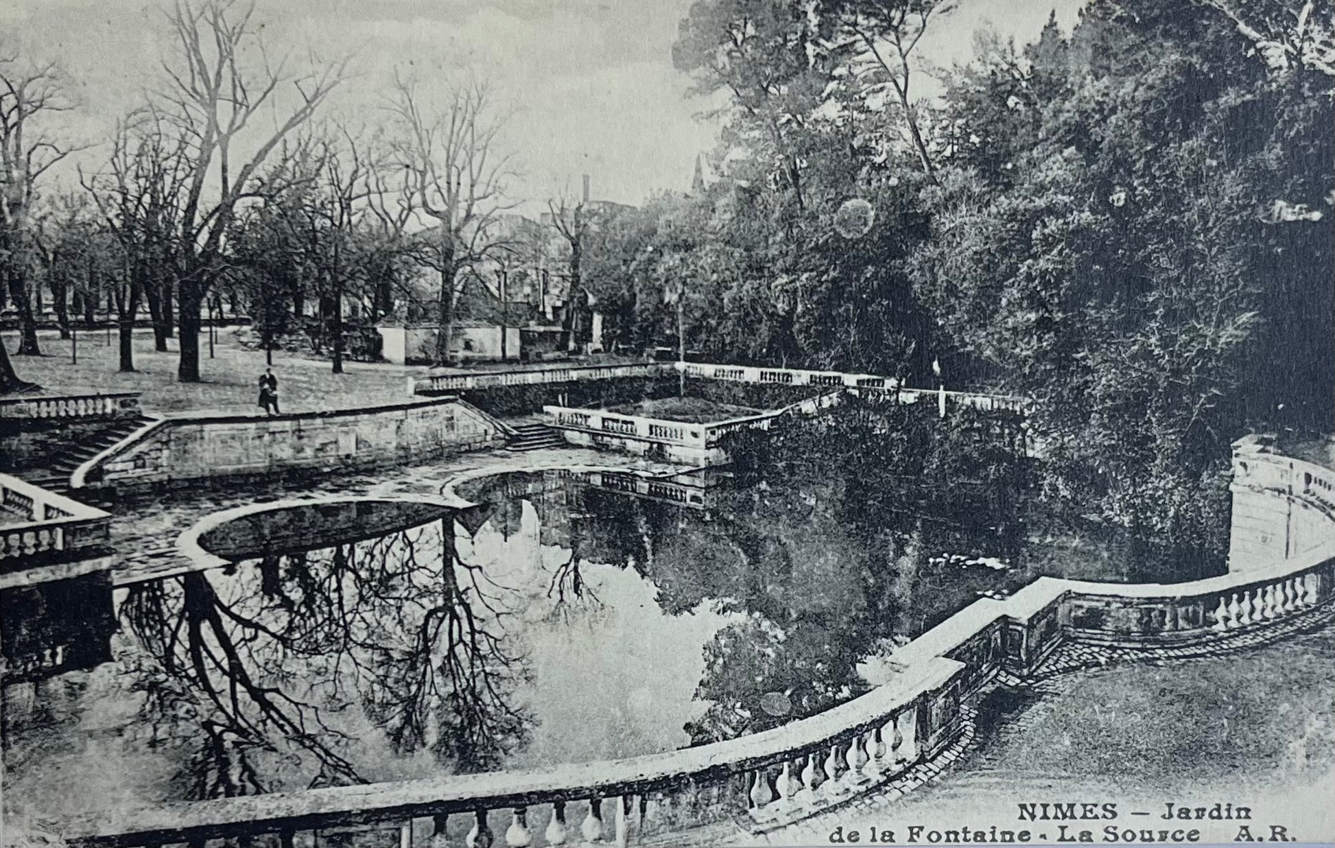 CPA FR30 Nimes - Jardin de la Fontaine - La Source AR