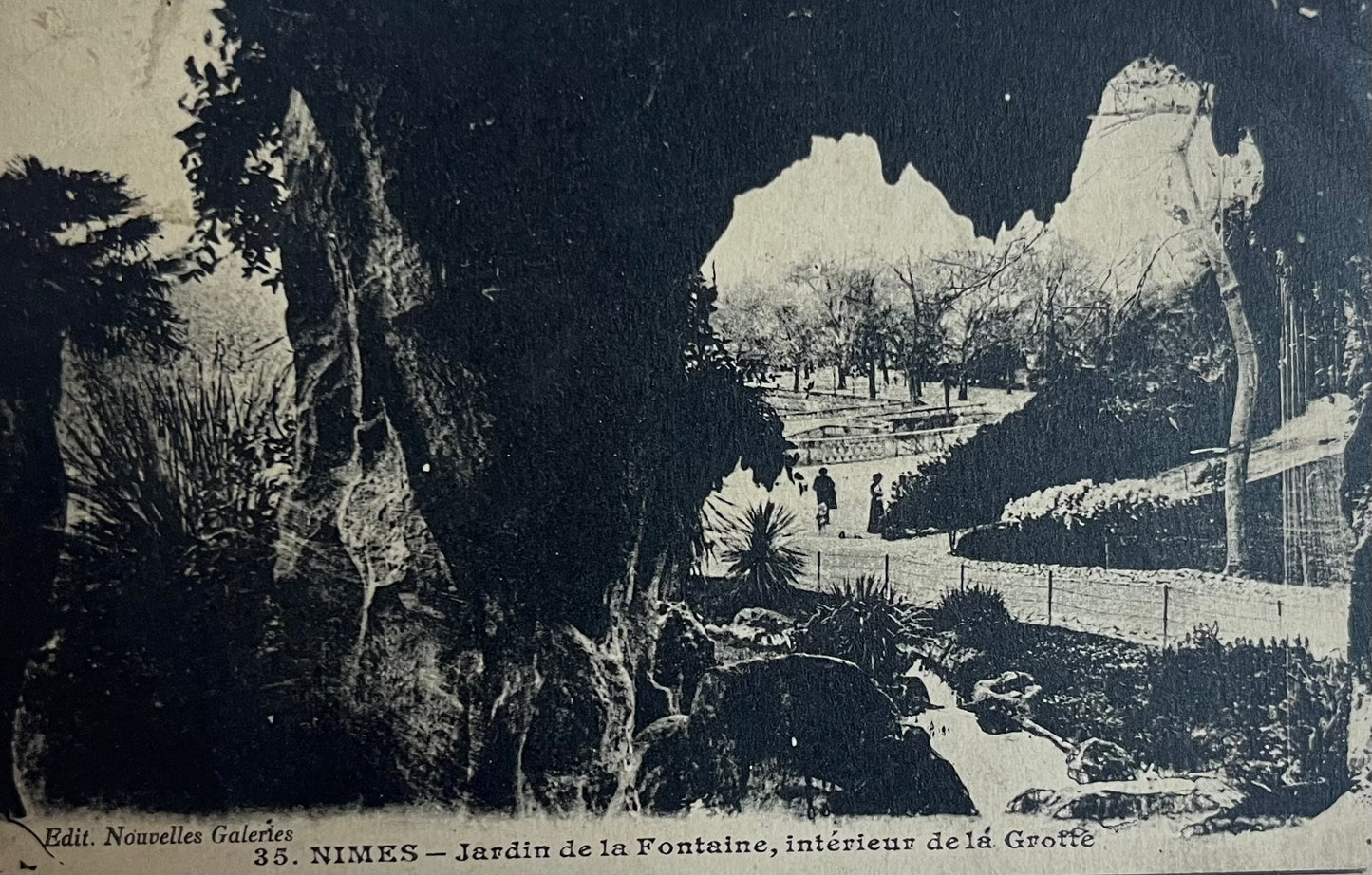 CPA FR30 Nimes - Jardin de la Fontaine, intérieur de la Grotte