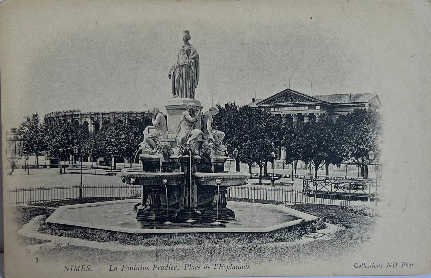 CPA FR30 Nimes - La Fontaine Pradier, Place de l'Esplanade ND