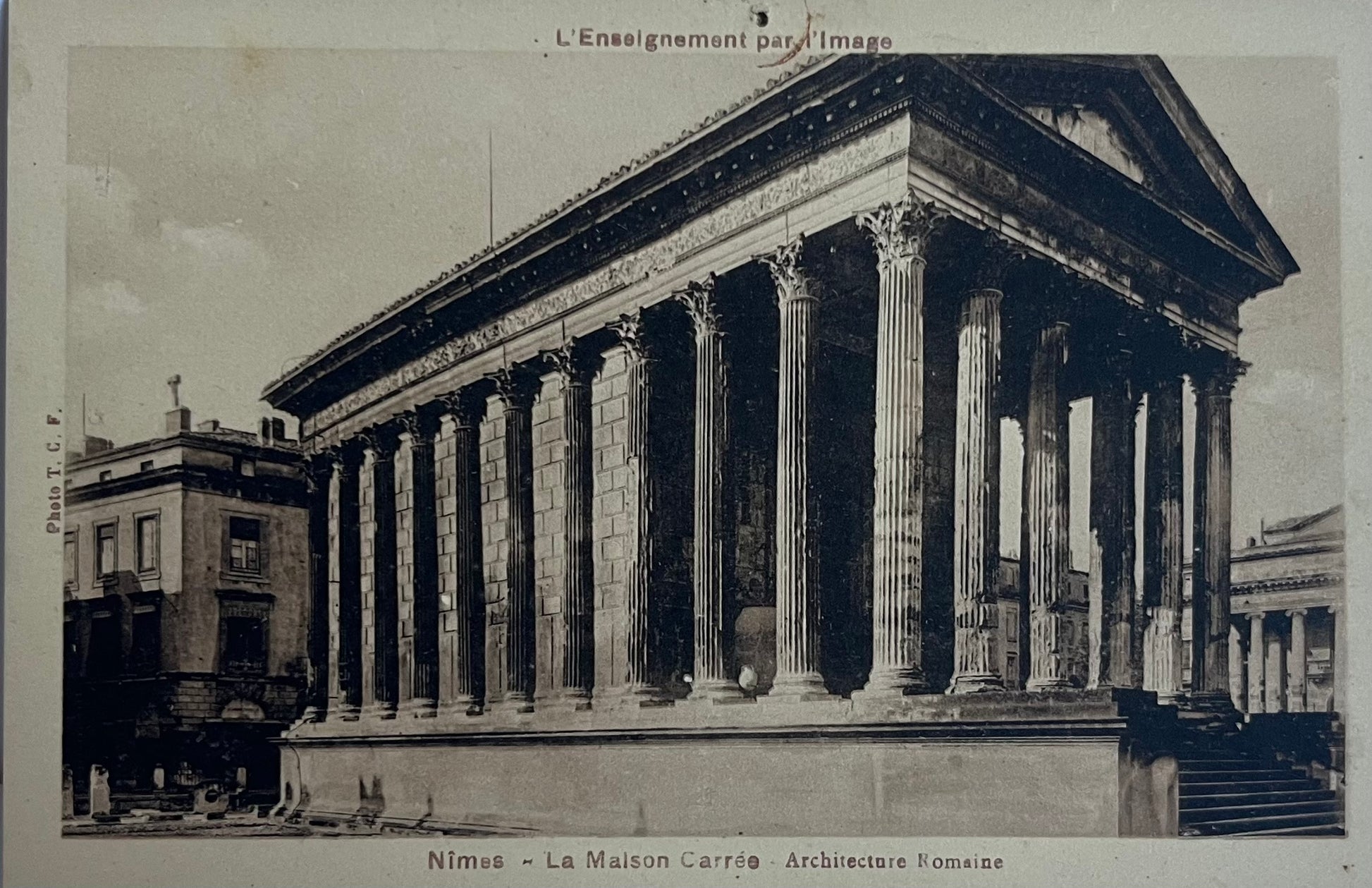 CPA FR30 Nimes - La Maison Carrée - Architecture Romaine - L'Enseignement par l'Image
