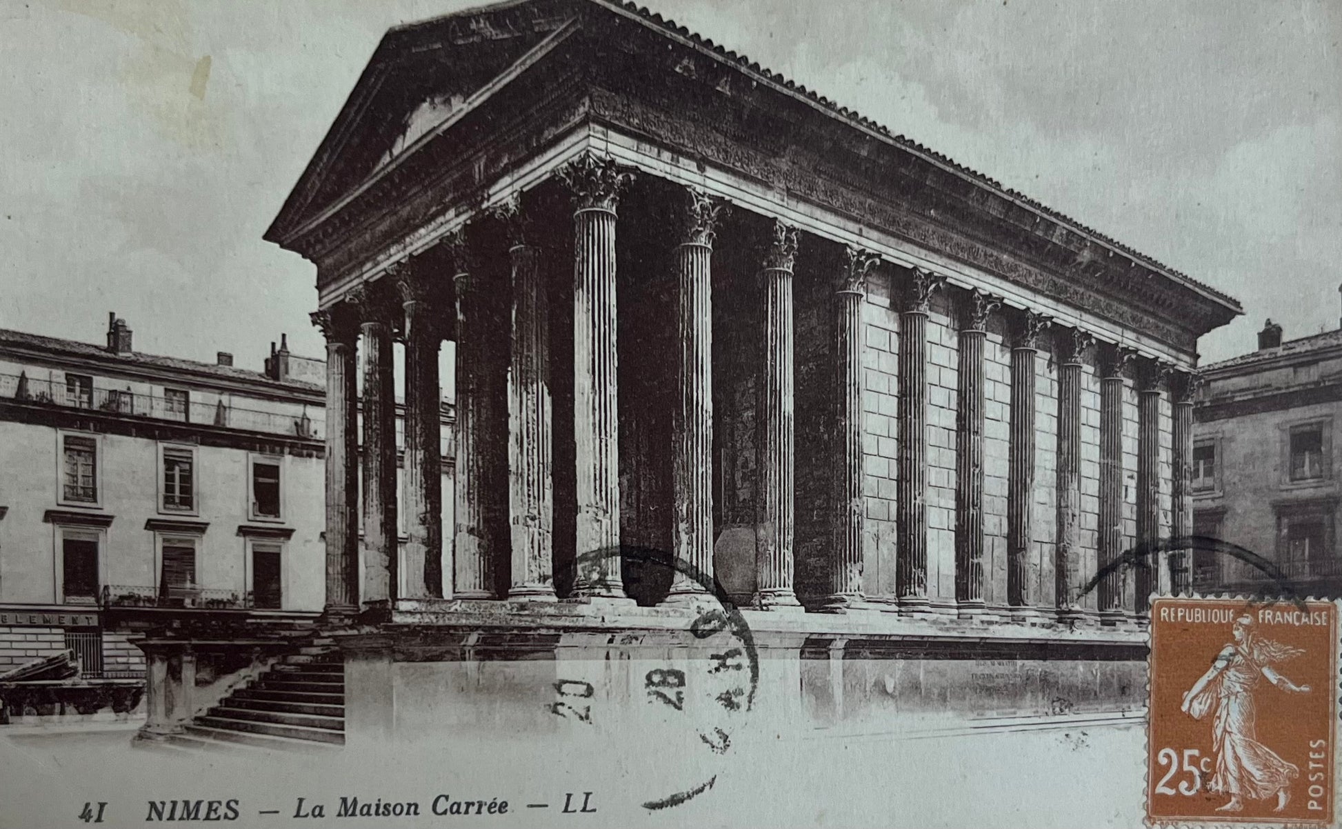 CPA FR30 Nimes - La Maison Carrée LL