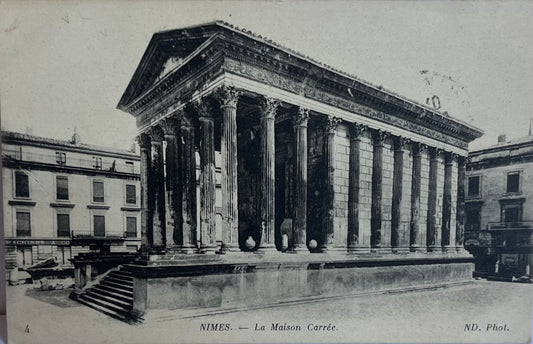 CPA FR30 Nimes - La Maison Carrée ND