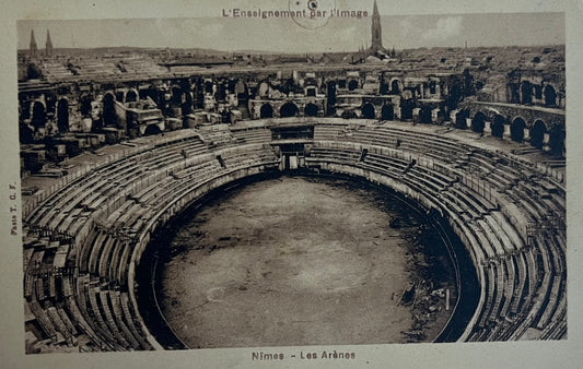 CPA FR30 Nimes - Les Arènes - L'Enseignement par l'image