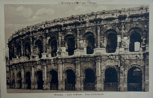 CPA FR30 Nimes - Les Arènes - Vue extérieur - L'Enseignement par l'image
