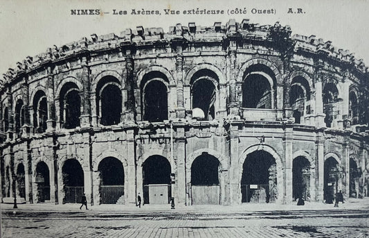 CPA FR30 Nimes - Les Arènes, Vue extérieur (côté Ouest) AR