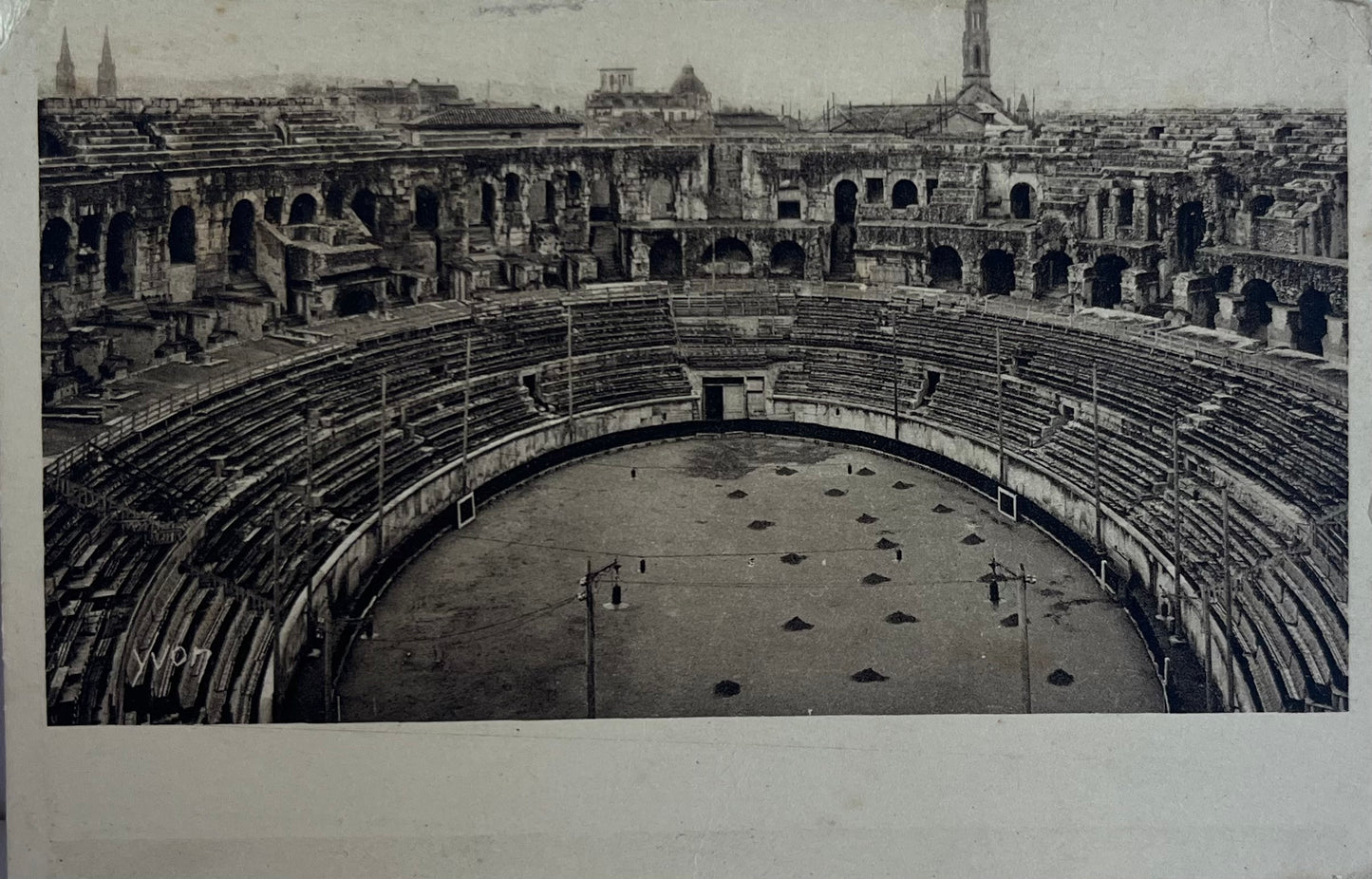 CPA FR30 Nimes (Gard) - L'Intérieur des Arènes