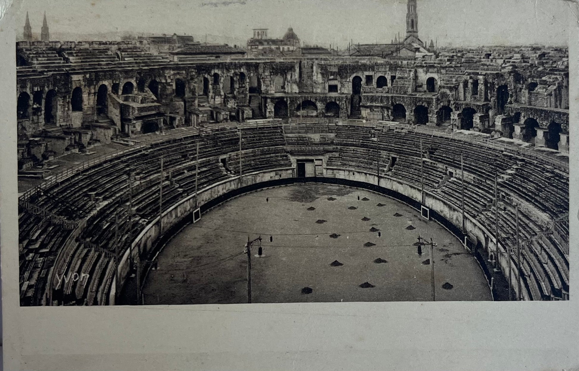 CPA FR30 Nimes (Gard) - L'Intérieur des Arènes