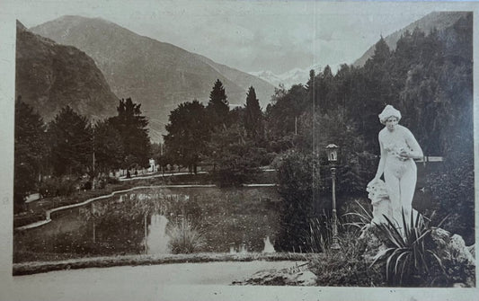 CPA FR31 Luchon - Le Parc des Quinconces - La Statue de la Vallée du Lys LL