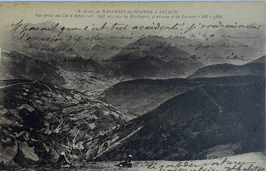 CPA FR31 Route de Bagnères de-Bigorre à Luchon - Vue prise du Col d'Aspin (alt 1497m) sur les Montagnes d'Arreau et de Luchon BR