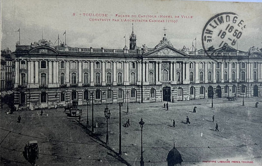 CPA FR31 Toulouse - Façade du Capitole (Hotel de Ville construit par l'architecture Cammas (1750)