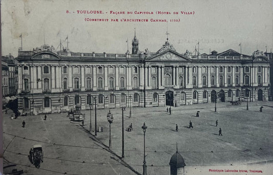 CPA FR31 Toulouse - Façade du Capitole (Hotel de Ville) (construit par l'architecture Cammas, 1750)