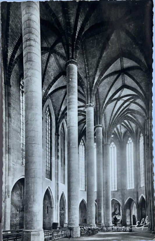 CPA FR31 Toulouse - La Ville Rose - Intérieur de l'Eglise des Jacobins (1385) - Vue de la double nef (la plus haute Colonnade de l'Architecture Gothique)