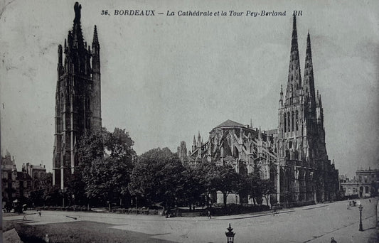 CPA FR33 Bordeaux - La Cathédrale et la Tour Pey-Berland BR