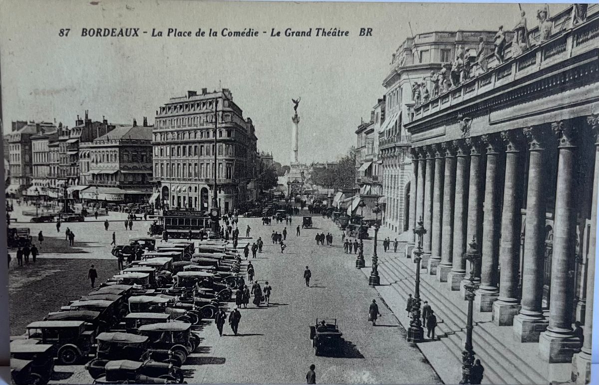 CPA FR33 Bordeaux - La Place de la Comédie - Le Grand Théâtre BR