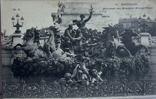 CPA FR33 Bordeaux - Monument des Girondins (Groupe Nord)