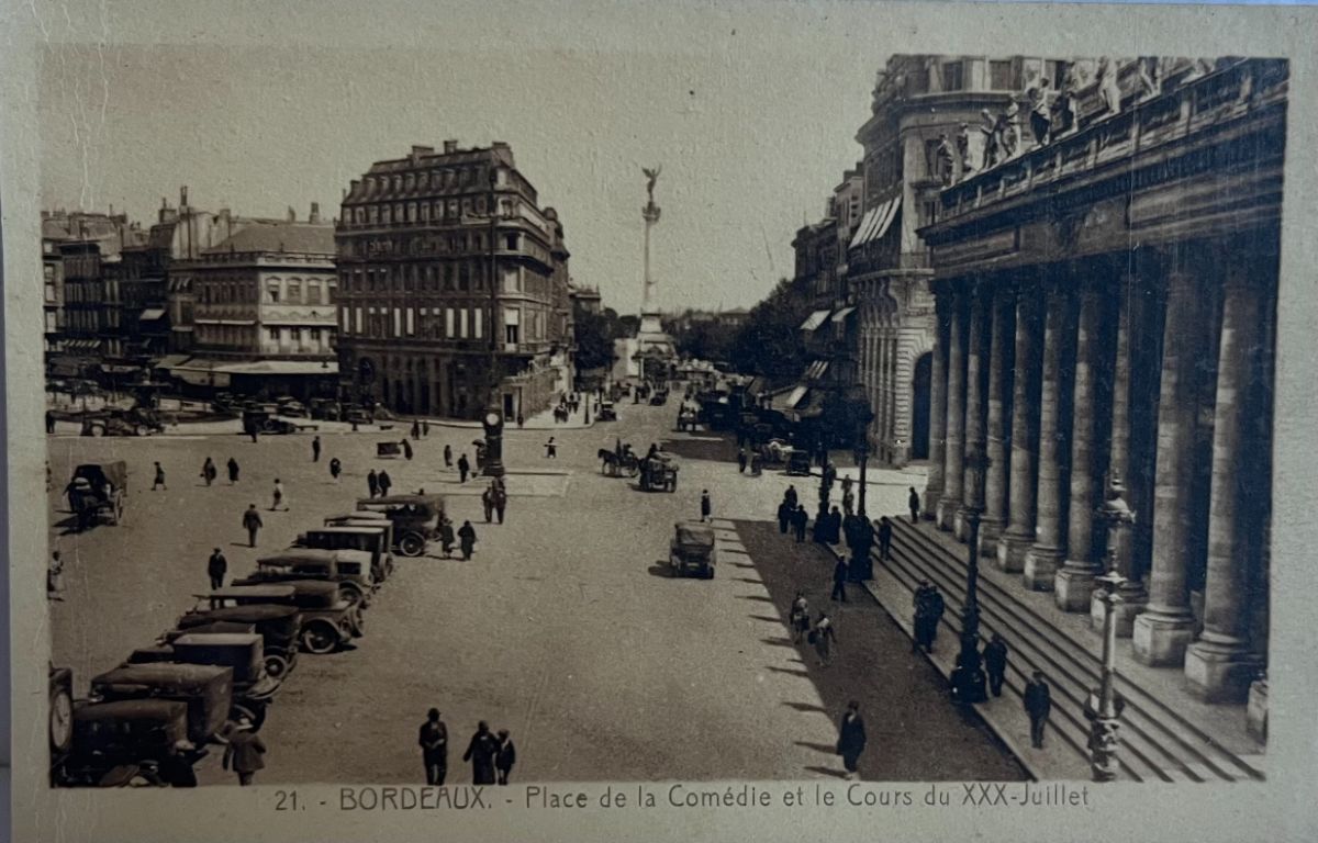 CPA FR33 Bordeaux - Place de la Comédie et le Cours du XXX-Juillet