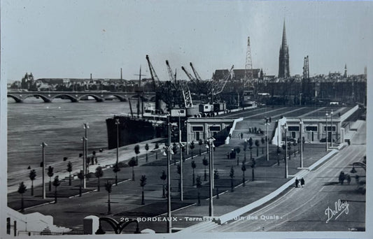 CPA FR33 Bordeaux - Terrasse et Jardin des Quais