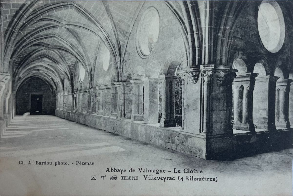 CPA FR34 Villeveyrac - Abbaye de Valmagne - Le Cloître