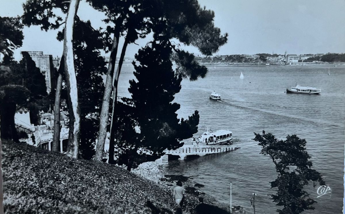 CPA FR35 Dinard - Côte d'Emeraude - Embarcadère des Vedettes Vertes - Vue sur Saint-Servan